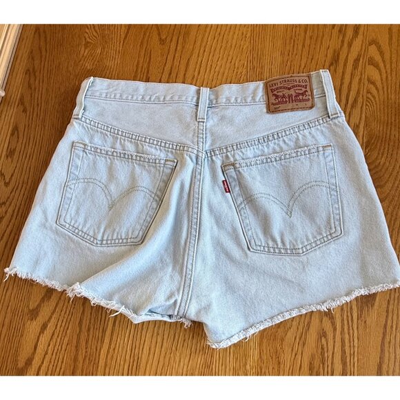 Levi's 501 Light Wash Button Fly Raw Hem Denim Jean Shorts Size 29 Waist / Size - Picture 3 of 7